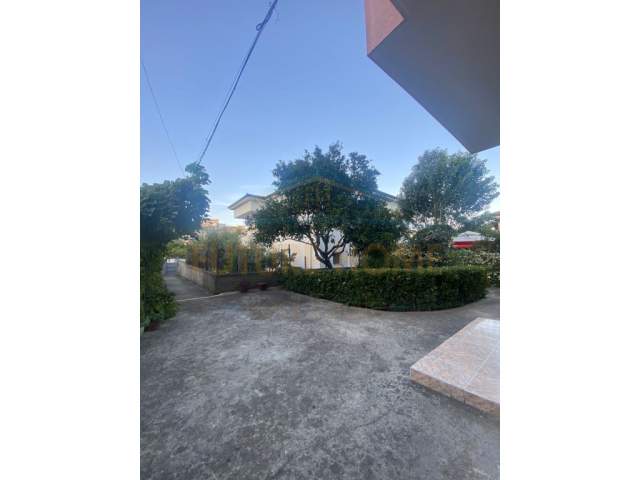 Durres, jepet me qera shtepi 2+1+BLK 120 m² 250 Euro
