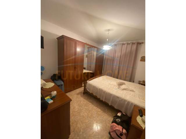 Durres, jepet me qera shtepi 2+1+BLK 120 m² 250 Euro