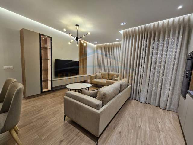 Tirane, jepet me qera apartament 2+1+BLK Kati 2, 102 m² 900 Euro (Rose Residence)