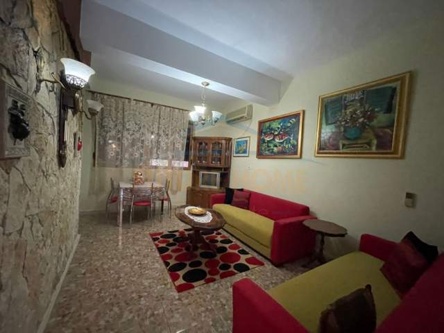 Durres, shitet shtepi 5+1+BLK 260 m² 250.000 Euro (Drejtoria E Policise)