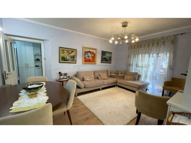 Tirane, jap me qera apartament 2+1 Kati 2, 105 m² 700 Euro (Yzberisht.prane Tregut Cam.)