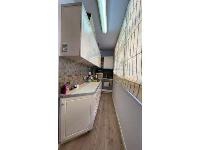 Tirane, jap me qera apartament 2+1 Kati 2, 105 m² 700 Euro (Yzberisht.prane Tregut Cam.)