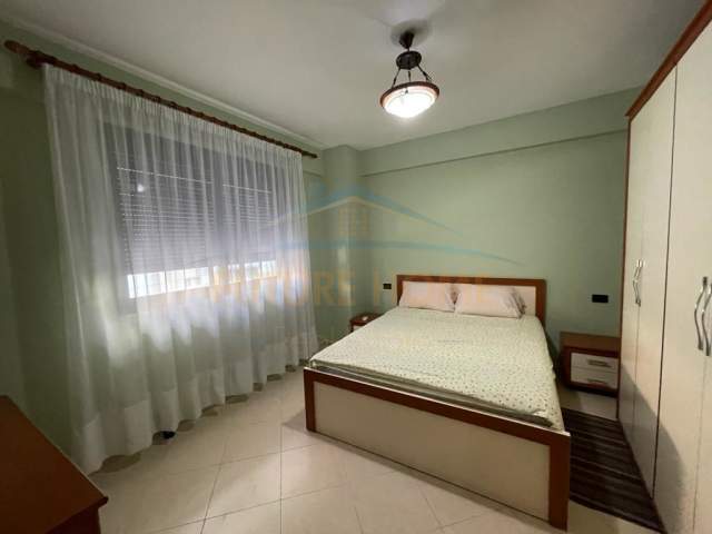 Tirane, jepet me qera apartament 3+1 Kati 2, 145 m² 800 Euro (rruga e elbasanit)