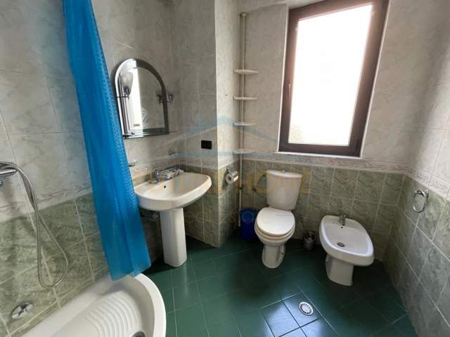 Tirane, apartament 3+1+A+BLK Kati 2, 145 m² 800 Euro (Rr. Elbasanit)