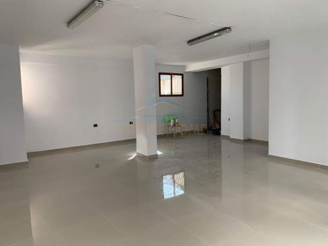 Tirane, jepet me qera ambjent biznesi Kati 0, 85 m² 750 Euro (Don Bosko)