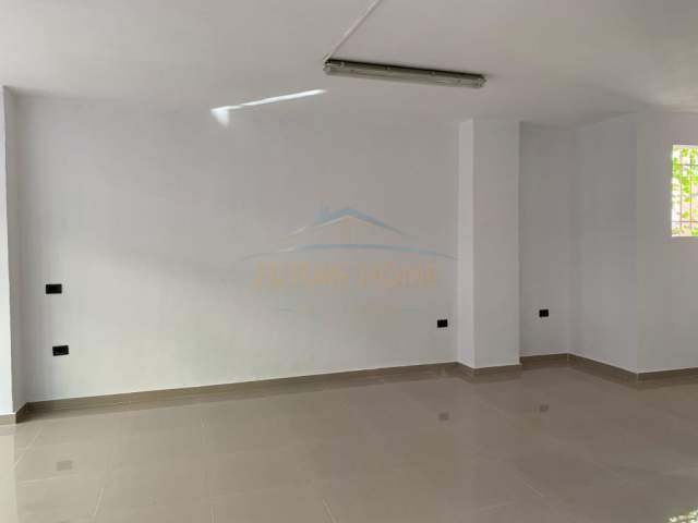 Tirane, jepet me qera ambjent biznesi Kati 0, 85 m² 750 Euro (Don Bosko)