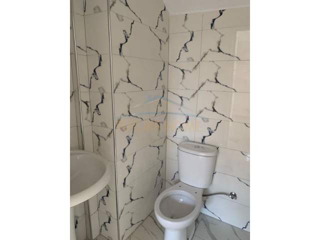 Tirane, jepet me qera ambjent biznesi Kati 0, 85 m² 750 Euro (Don Bosko)