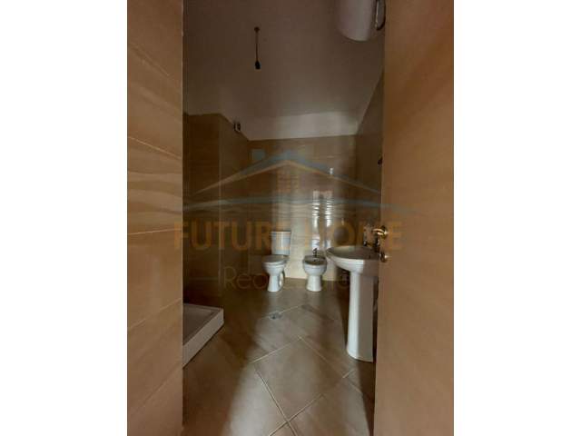 Tirane, jepet me qera apartament 2+1 Kati 5, 90 m² 400 Euro (Rruga e Kavajes)