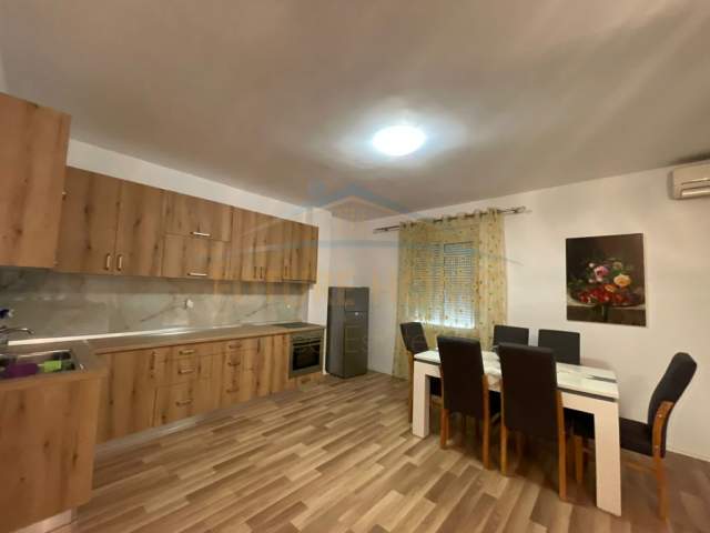 Tirane, shitet apartament 2+1+BLK Kati 1, 120 m² 170.000 Euro (Liqeni i Thate)