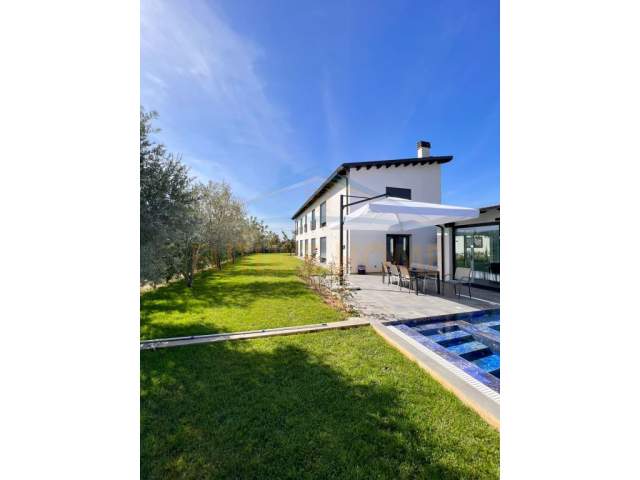 Tirane, jepet me qera Vile 2 Katshe Kati 2, 1.512 m² 6.000 Euro (Farkë e Madhe)