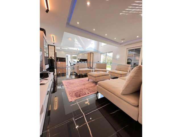 Tirane, jepet me qera Vile 2 Katshe Kati 2, 1.512 m² 6.000 Euro (Farkë e Madhe)