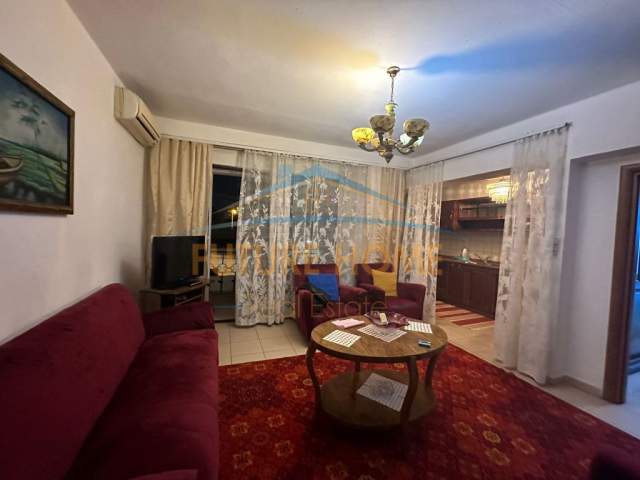 Tirane, jepet me qera apartament 1+1 Kati 2, 67 m² 500 Euro (Qender)