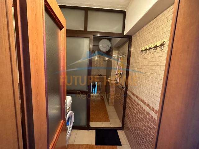 Tirane, jepet me qera apartament 1+1 Kati 2, 67 m² 500 Euro (Qender)
