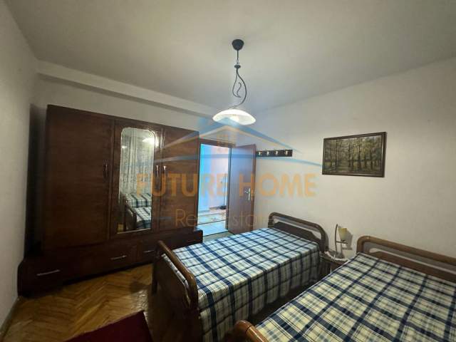 Tirane, jepet me qera apartament 1+1 Kati 2, 67 m² 500 Euro (Qender)