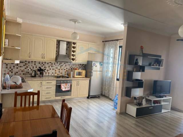 Tirane, shitet apartament 2+1 Kati 8, 104 m² 115.000 Euro (Pallati Arlis)