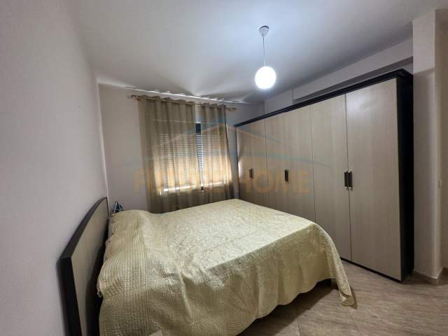 Tirane, jepet me qera apartament Kati 5, 104 m² 450 Euro (UNAZA E RE)