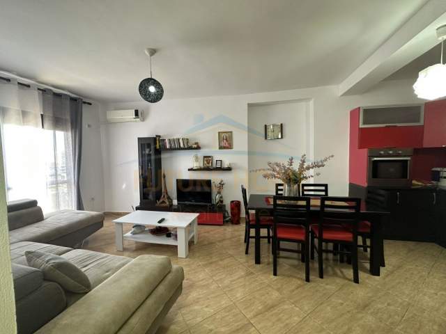 Tirane, jepet me qera apartament Kati 5, 104 m² 450 Euro (UNAZA E RE)