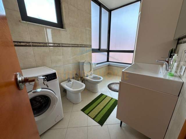 Tirane, jepet me qera apartament 1+1+BLK Kati 5, 80 m² 600 Euro (Air Albania)