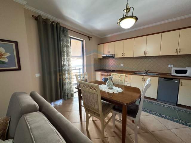 Tirane, jepet me qera apartament 1+1+BLK Kati 5, 80 m² 600 Euro (Air Albania)