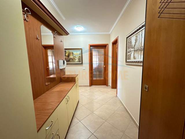 Tirane, jepet me qera apartament 1+1+BLK Kati 5, 80 m² 600 Euro (Air Albania)