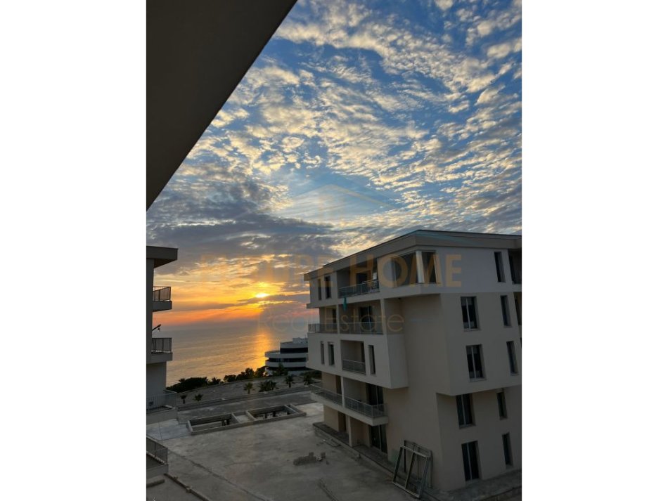 Durres, shitet apartament 3+1 Kati 2, 152 m² (te Kompleksi Polifunksional, Currila,Durrës)