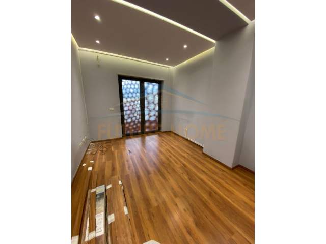 Tirane, jepet me qera apartament 3+1+BLK Kati 7, 146 m² 1.400 Euro (Zogu i Zi)