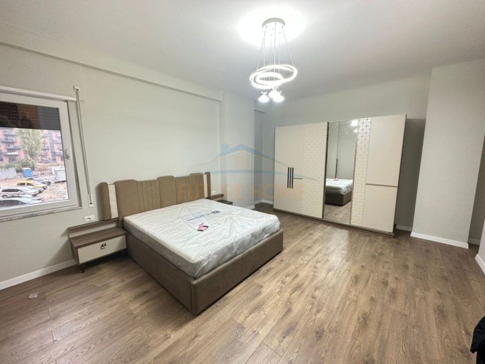 Tirane, jepet me qera apartament 2+1+Ballkon Kati 2, 120 m² 800 € (KOMUNA E PARISIT)