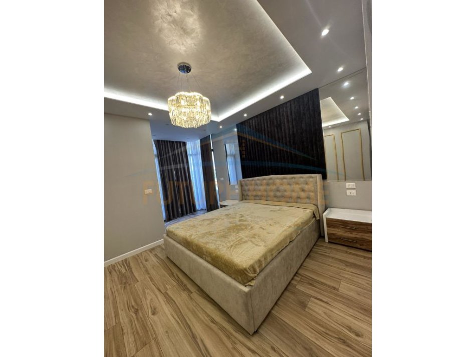 Durres, shitet apartament 2+1+Ballkon Kati 19, 132 m² 396.000 € (VOLLGA)