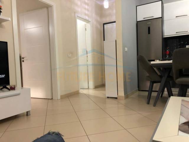 Tirane, jepet me qera apartament 1+1 Kati 8, 65 m² 400 Euro (Fusha e Aviacionit)