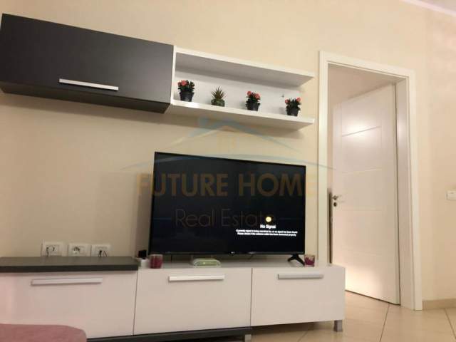 Tirane, jepet me qera apartament 1+1 Kati 8, 65 m² 400 Euro (Fusha e Aviacionit)