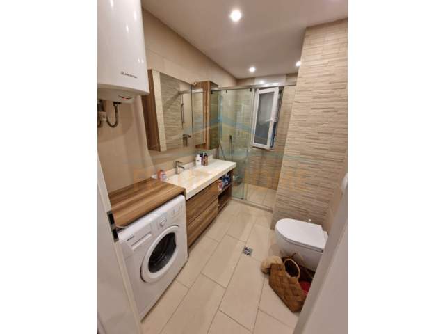 Tirane, jepet me qera apartament 2+1 Kati 2, 85 m² 600 Euro (Ish-Parku Autobuzave)