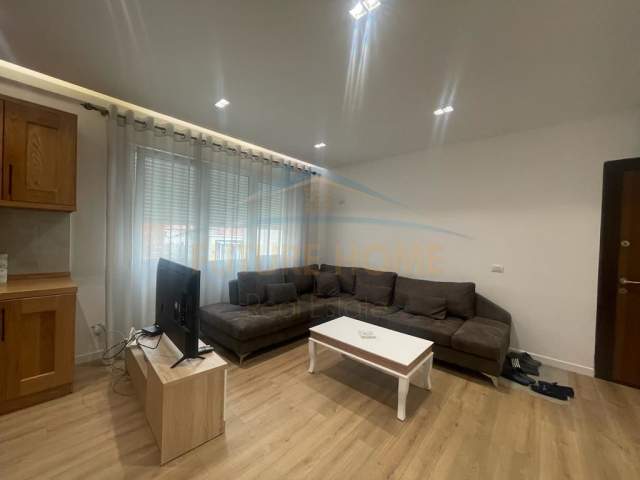 Tirane, jepet me qera apartament 1+1 Kati 2, 60 m² 500 Euro (Selvia)