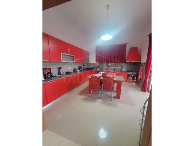 Tirane, shitet Vile 4+1 Kati 3, 532 m² 700.000 Euro (Shkoze)