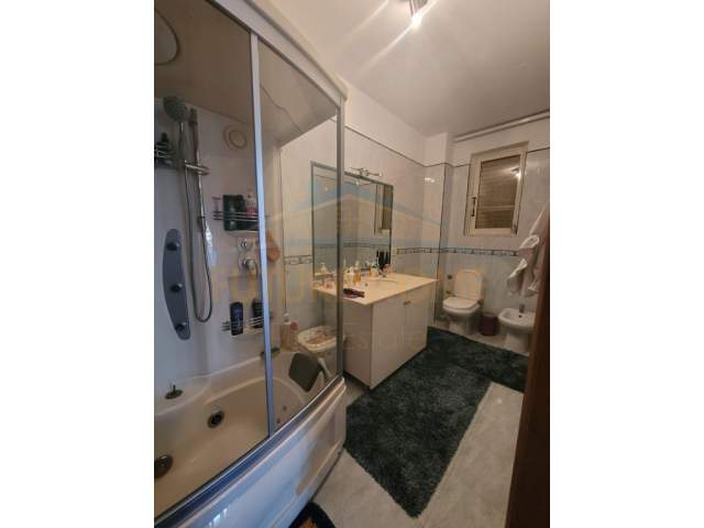 Tirane, shitet Vile 4+1 Kati 3, 532 m² 700.000 Euro (Shkoze)