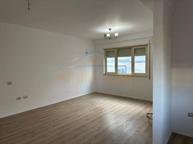 Tirane, shitet apartament 1+1+BLK Kati 4, 120.000 Euro (Liqeni i Thate)