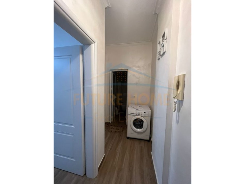 Durres Plazh, jepet me qera apartament 1+1+Ballkon, Kati 1, 60 m2 350 € (Qera, Apartament 1+1, Plazh, Hekurudha)