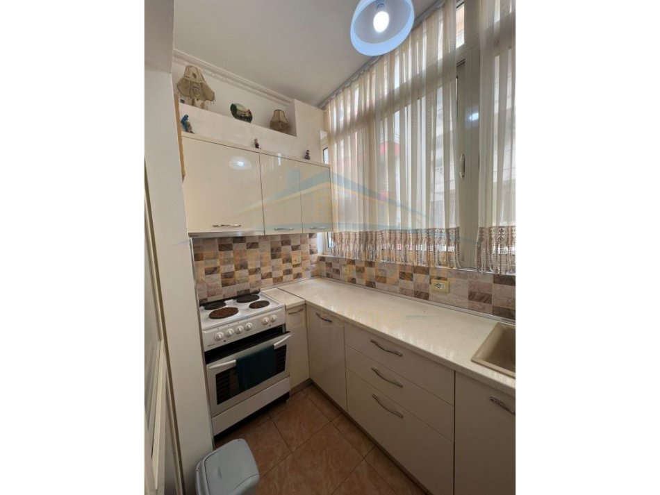 Durres Plazh, jepet me qera apartament 1+1+Ballkon, Kati 1, 60 m2 350 € (Ruga Pavarsia Plazh-Durres)