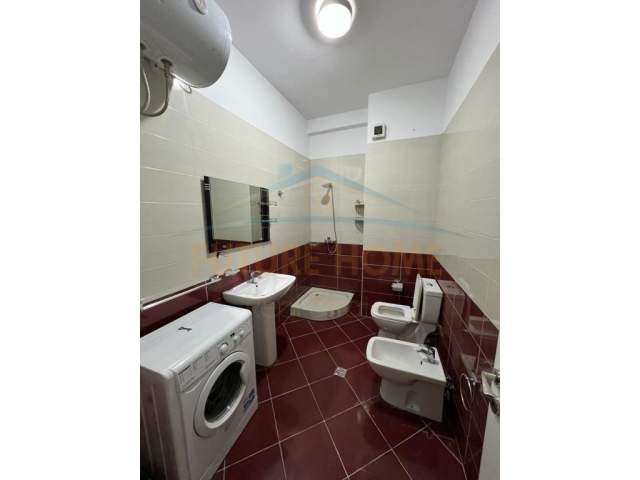 Tirane, shes apartament Kati 1, 111 m² 250.000 Euro (Komuna e Parisit)