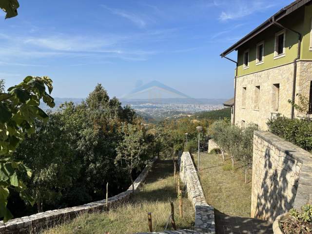 Tirane, shitet hotel Kati 4, 2.000 m² 3.000.000 Euro
