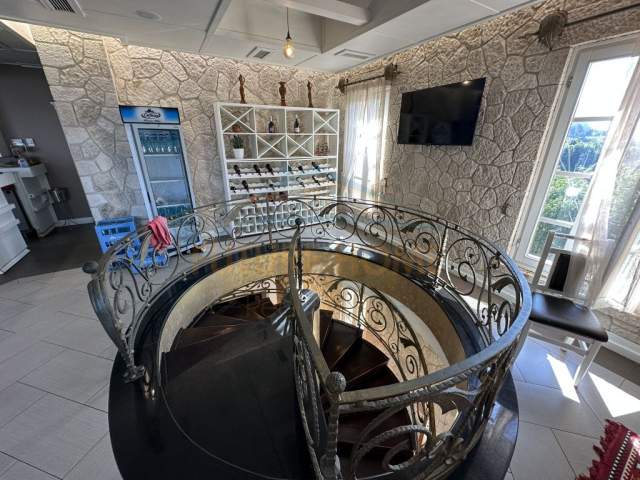 Tirane, shitet hotel Kati 4, 2.000 m² 3.000.000 Euro
