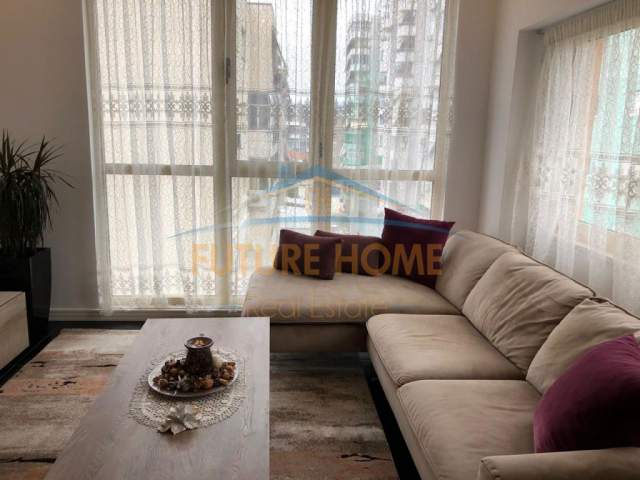 Tirane, jepet me qera apartament Dublex Kati 5, 1.200 Euro (Komuna Parisit)