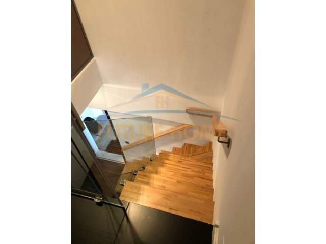 Tirane, jepet me qera apartament Dublex Kati 5, 1.200 Euro (Komuna Parisit)