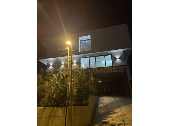 Tirane, jepet me qera Vile 2 Katshe 400 m² 3.000 Euro (liqeni i that)
