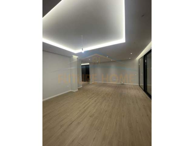 Tirane, jepet me qera Vile 2 Katshe 400 m² 3.000 Euro (liqeni i that)