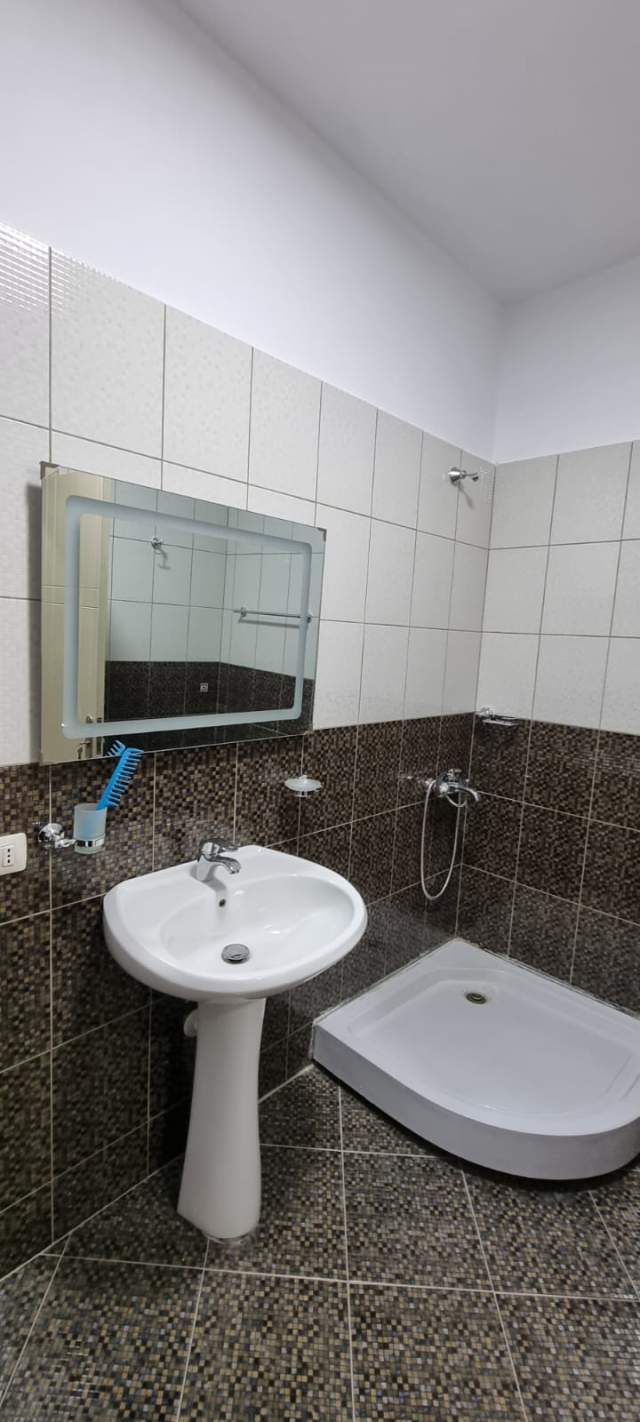 Tirane, jepet me qera apartament 2+1+BLK Kati 4, 89 m² 350 Euro (Fresk)