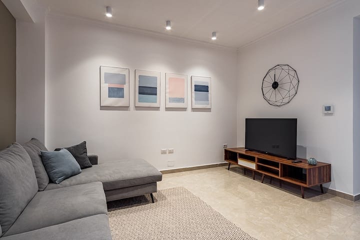 Tirane, shes apartament 2+1+Ballkon Kati 5, 112 m² 340.000 € (Qender (fiks te Tregu Çam - Sheshi Skenderbej))
