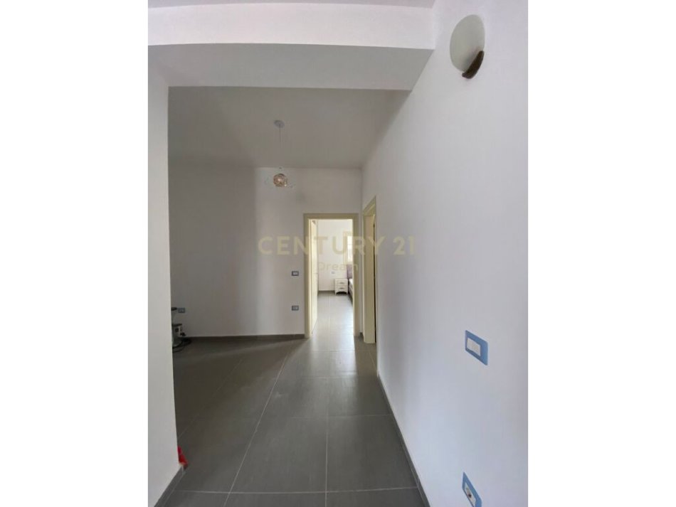 Tirane, jepet me qera apartament 3+1+Ballkon Kati 3, 110 m² 450 € (Rruga e Kokonozeve, 700 - 800 metra larg UET)