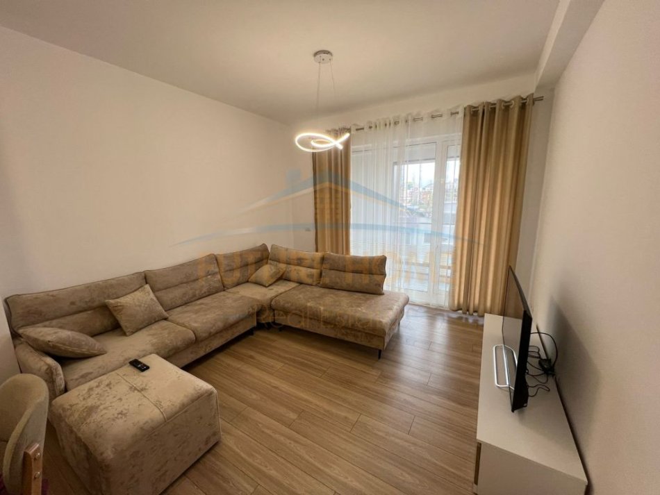Tirane, jepet me qera apartament 2+1+Ballkon Kati 4, 97 m² 700 € (Ruga Jordan Misja)
