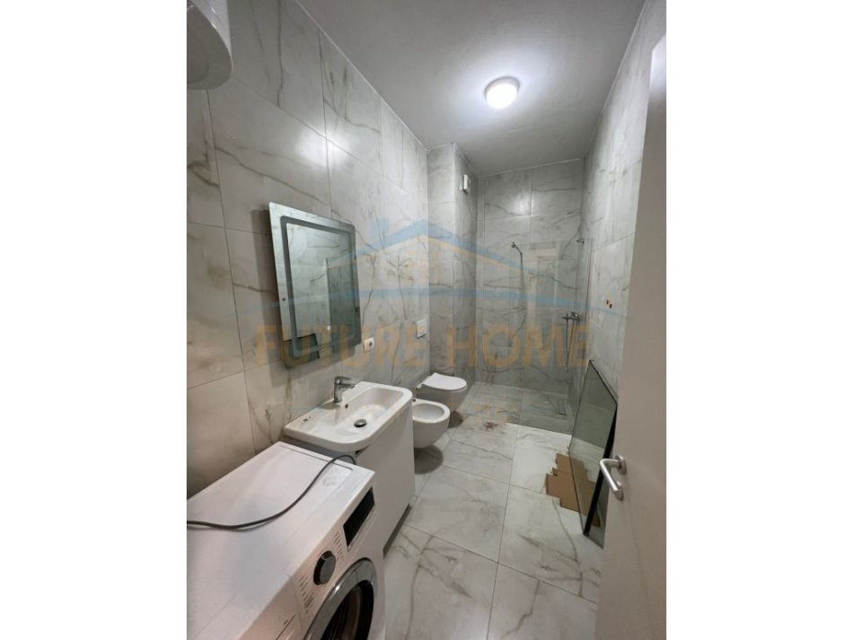 Tirane, jepet me qera apartament 2+1+Ballkon Kati 4, 97 m² 700 € (Ruga Jordan Misja)