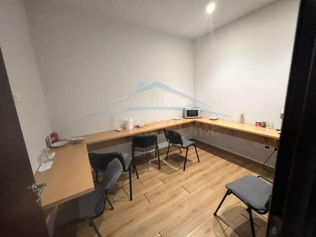 Shqiperi, shes ambjent biznesi Kati 1, 373 m² 1.000.000 Euro (Rruga e Kavajes)